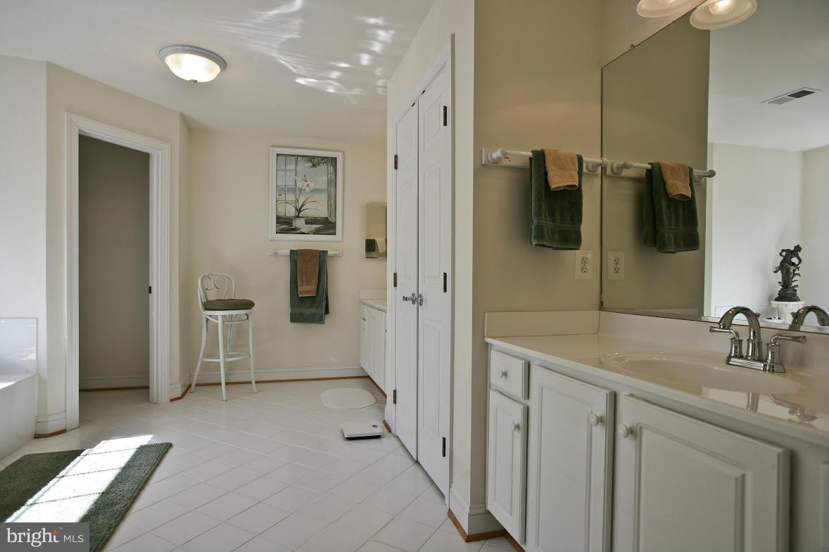 ASHLEY SQUARE - Residential