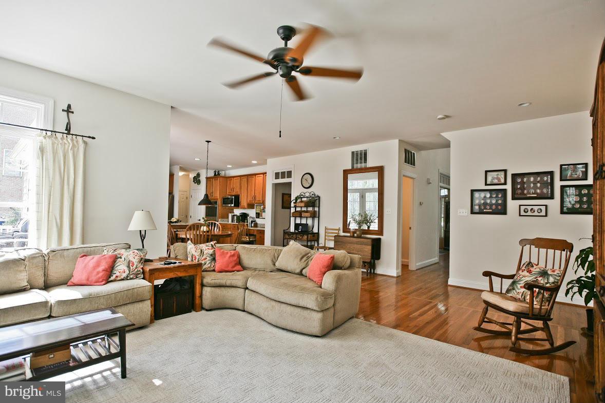 ASHLEY SQUARE - Residential