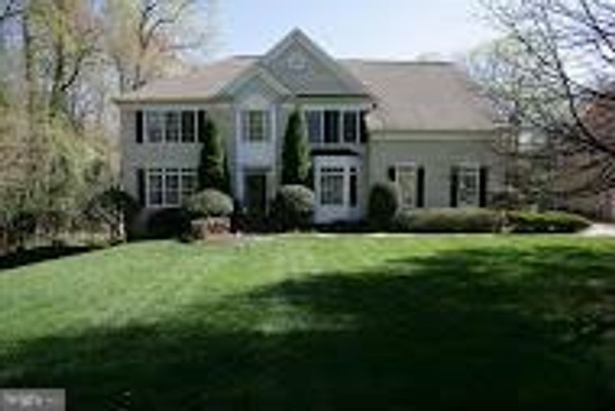 This 4174 square foot home has 5 bedrooms and 3.5 bathrooms. The home is close to the city yet feels private on over a half acre lot. Great location close to shopping, schools, and old town Fairfax city.  Backs to parkland with large private back yard. At end of a private cul-de-sac community. The main level has all hardwood, kitchen has granite and new stainless steel appliances bought last year.