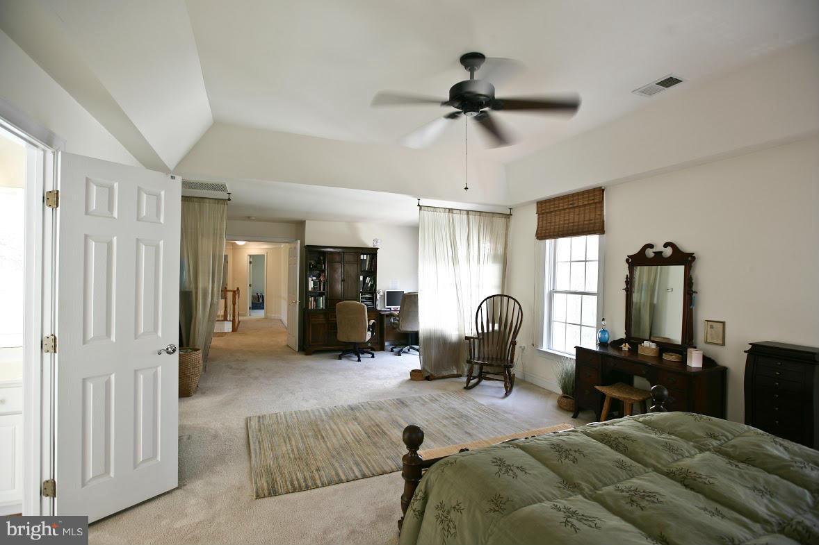 ASHLEY SQUARE - Residential