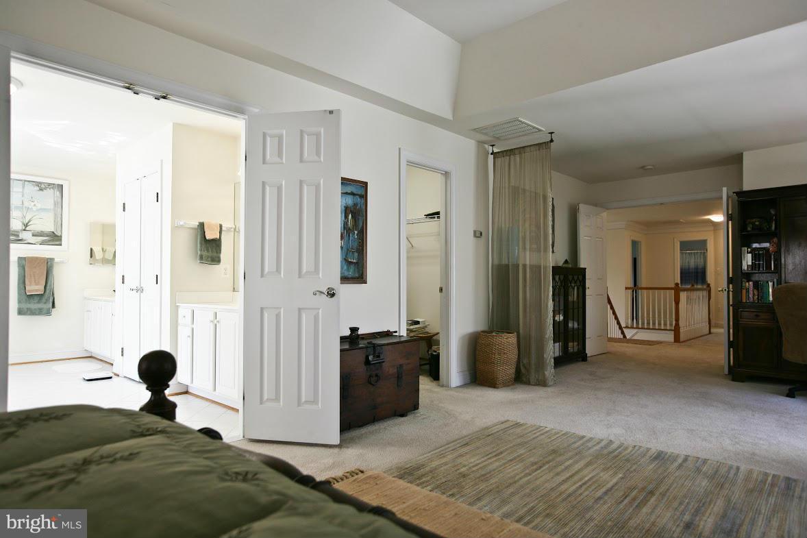 ASHLEY SQUARE - Residential