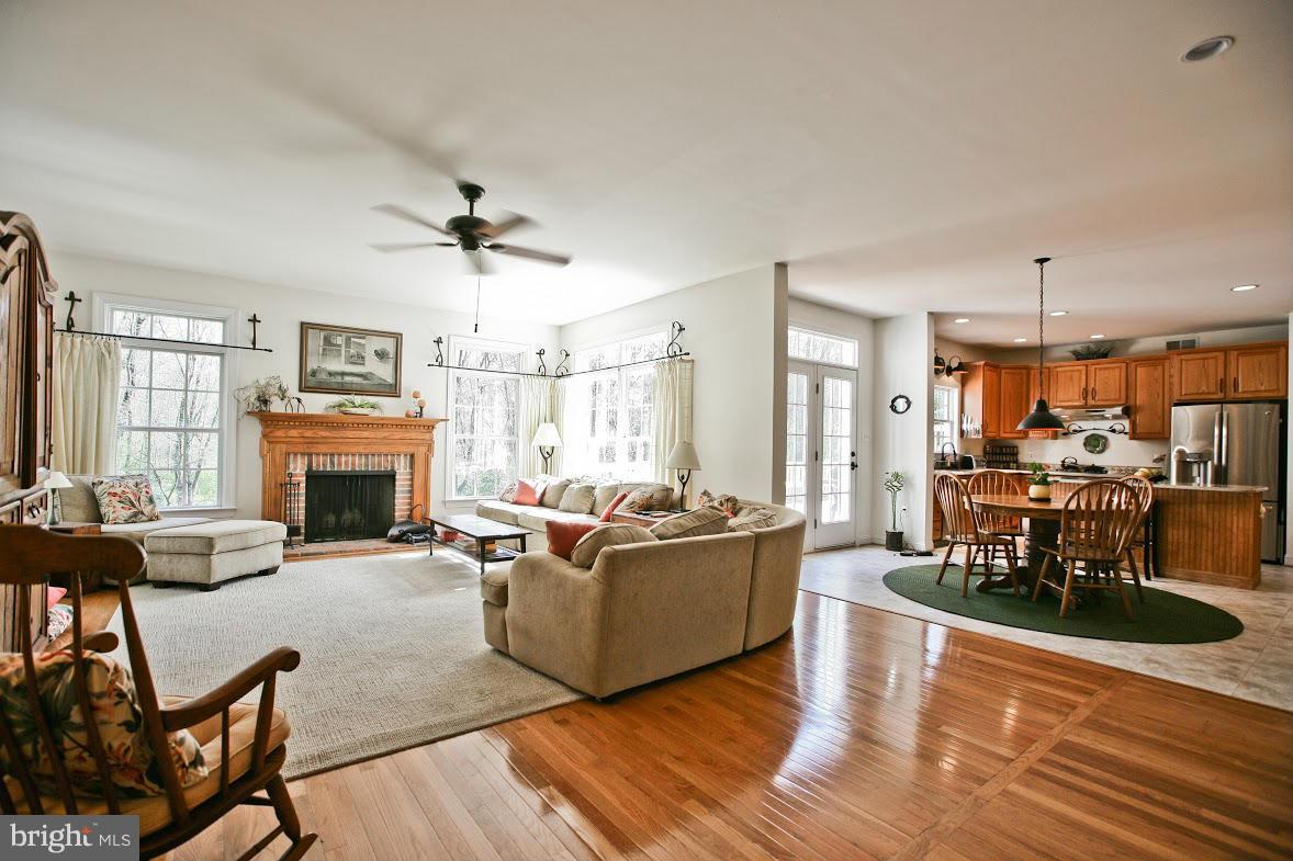 ASHLEY SQUARE - Residential