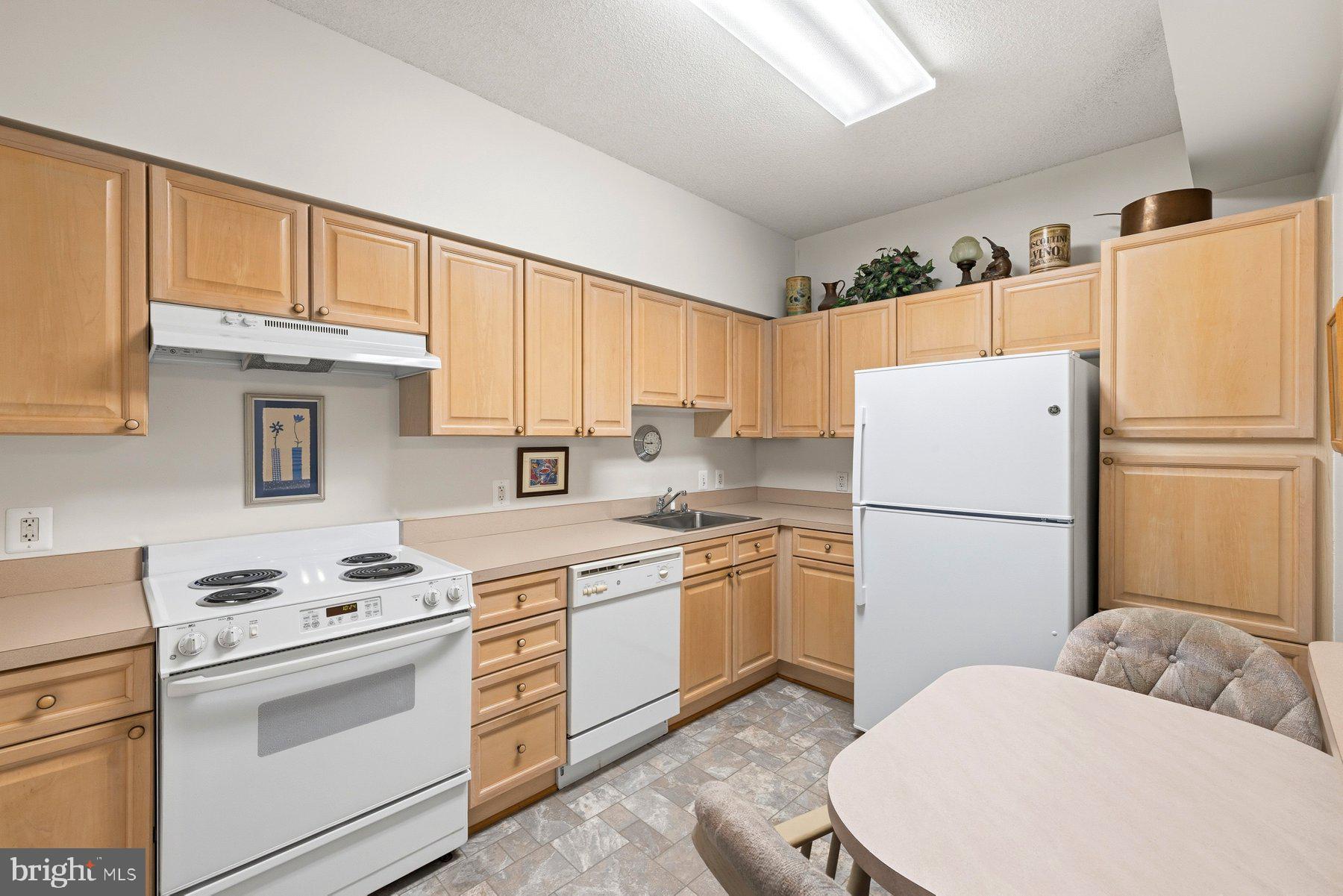 LEISURE WORLD - Residential