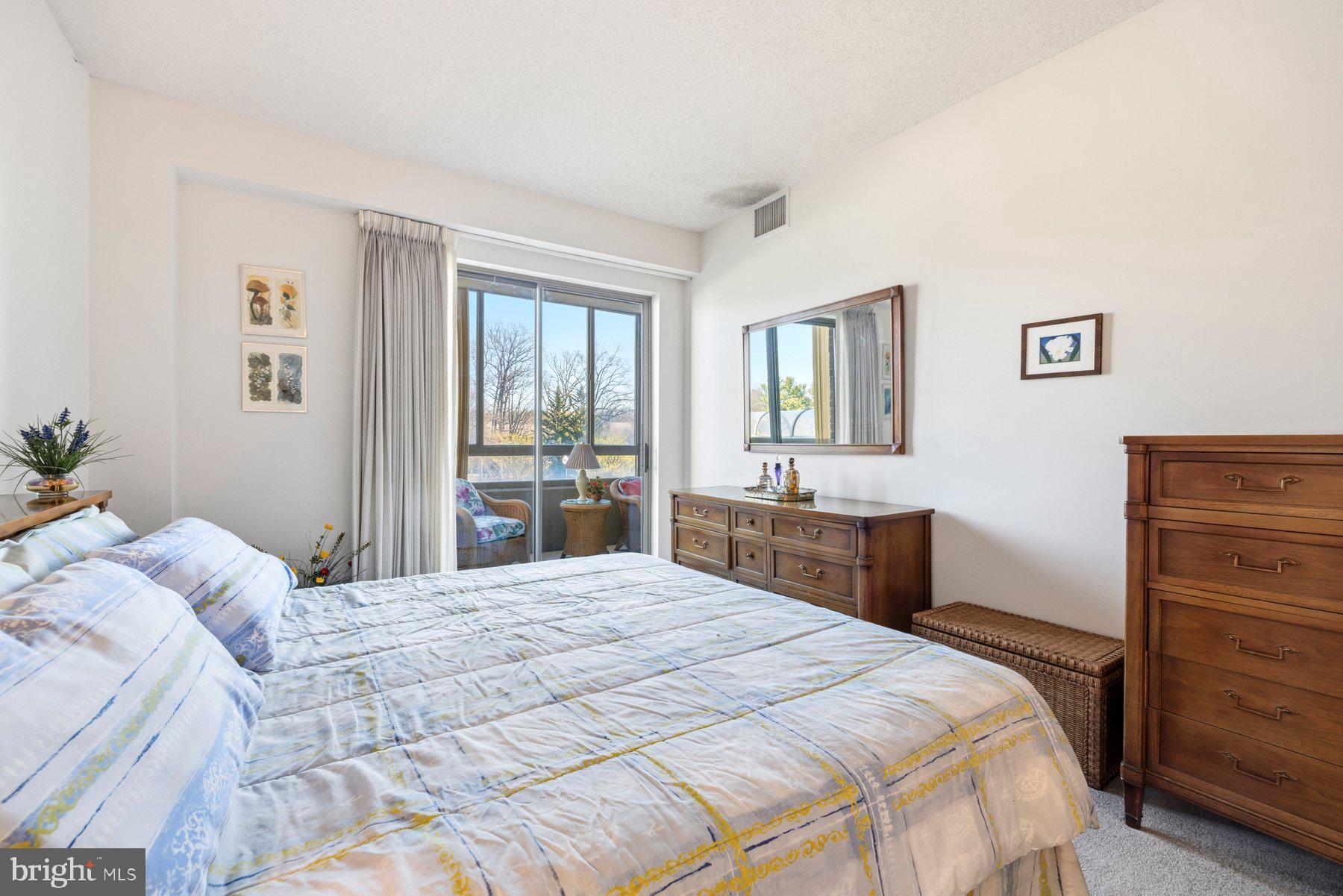 LEISURE WORLD - Residential
