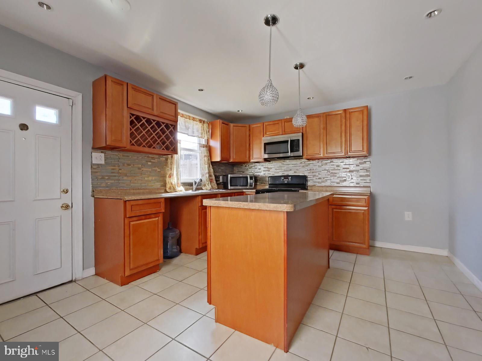 LANDSDOWNE STATION - Residential