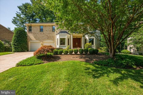 Photo of 6 Le Havre Court, POTOMAC, MD 20854 (MLS # MDMC2201604)