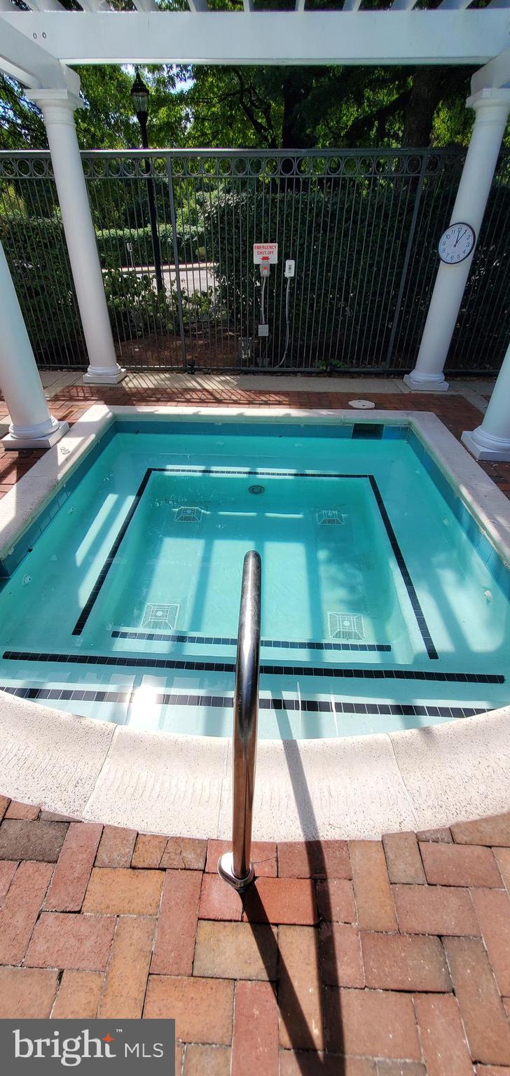 WHITE FLINT STATION - Residential