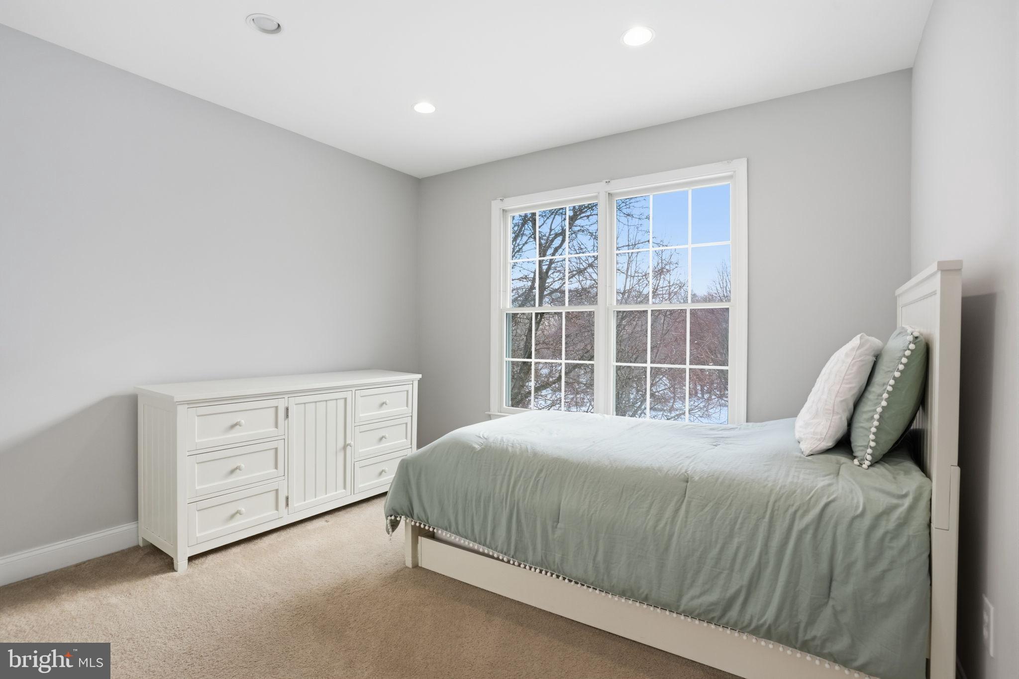 OVERLOOK AT NEWTOWN - Residential