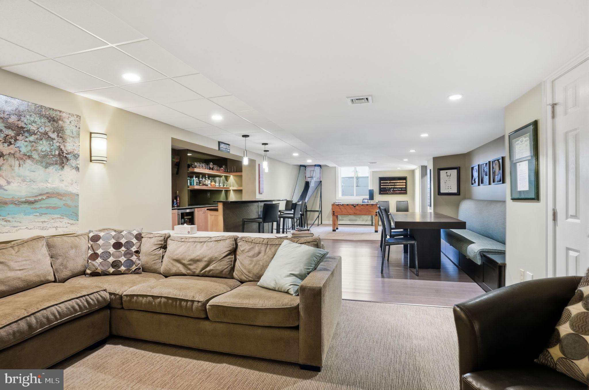 OVERLOOK AT NEWTOWN - Residential