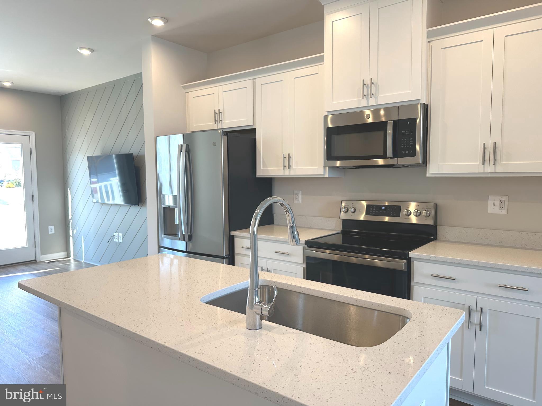 PRESIDENTS POINTE - Residential Lease