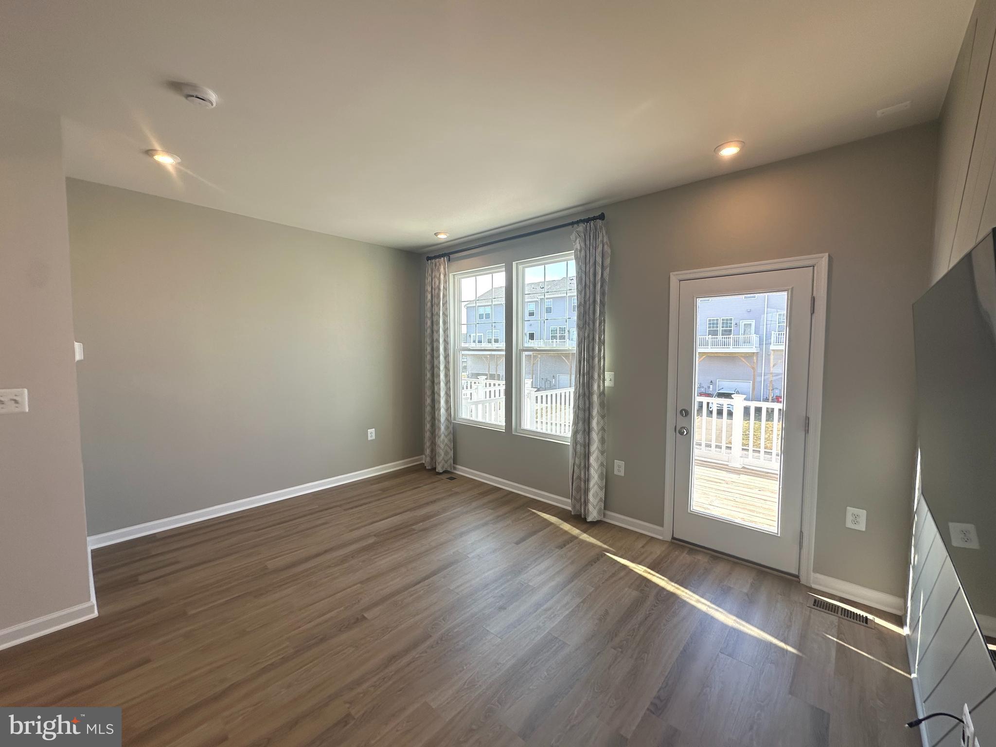 PRESIDENTS POINTE - Residential Lease