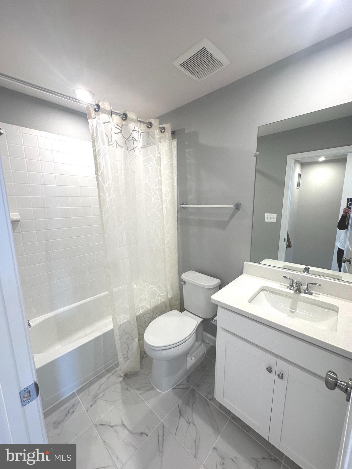 PRESIDENTS POINTE - Residential Lease