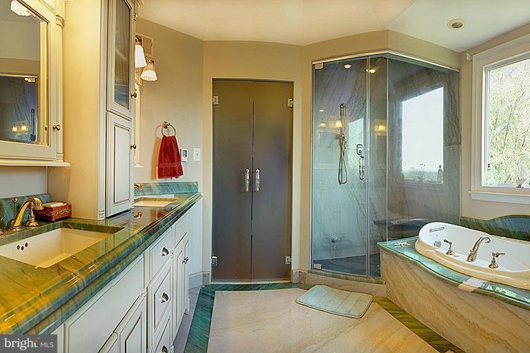 THUMB RUN MT EST - Residential