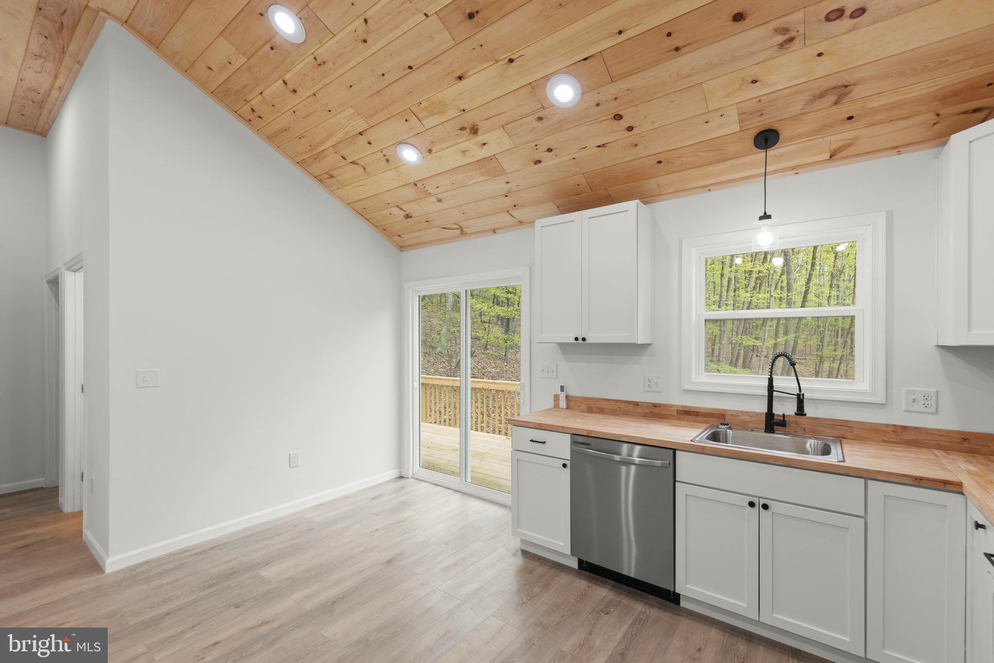 MOUNTAIN VIEW ESTATES - Residential