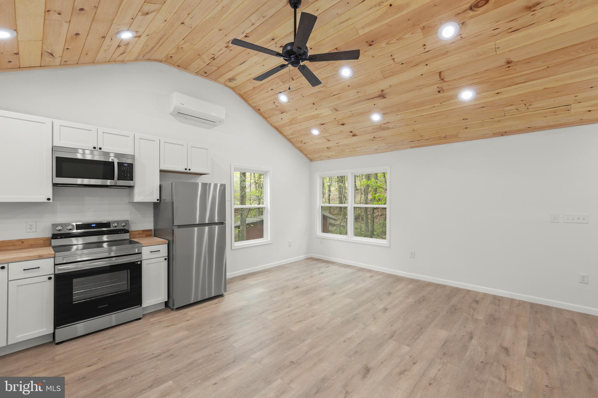 MOUNTAIN VIEW ESTATES - Residential