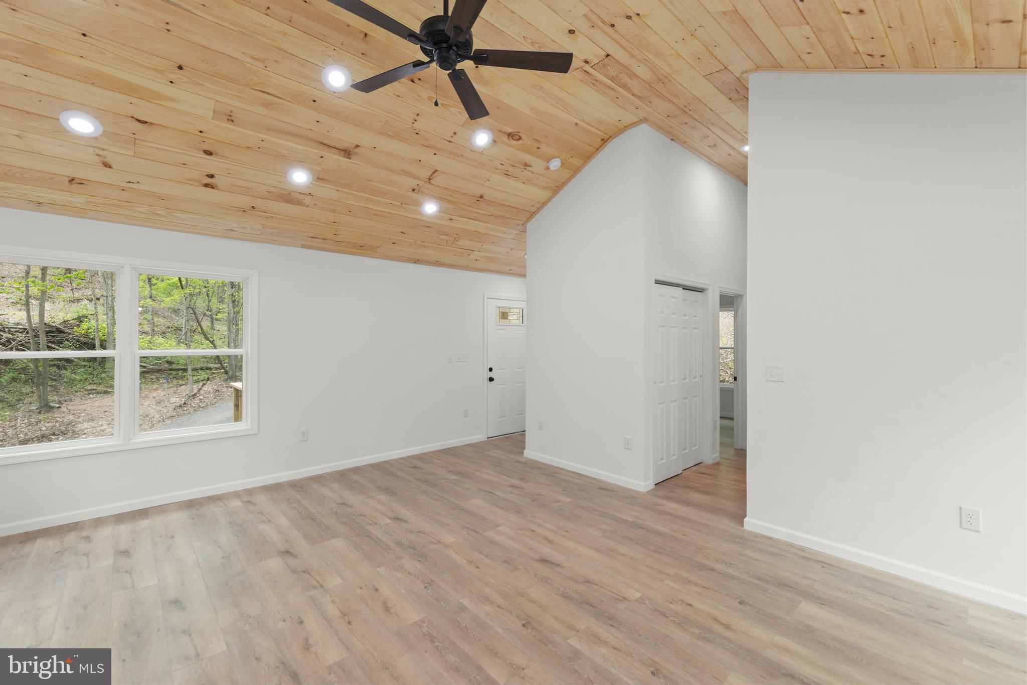 MOUNTAIN VIEW ESTATES - Residential