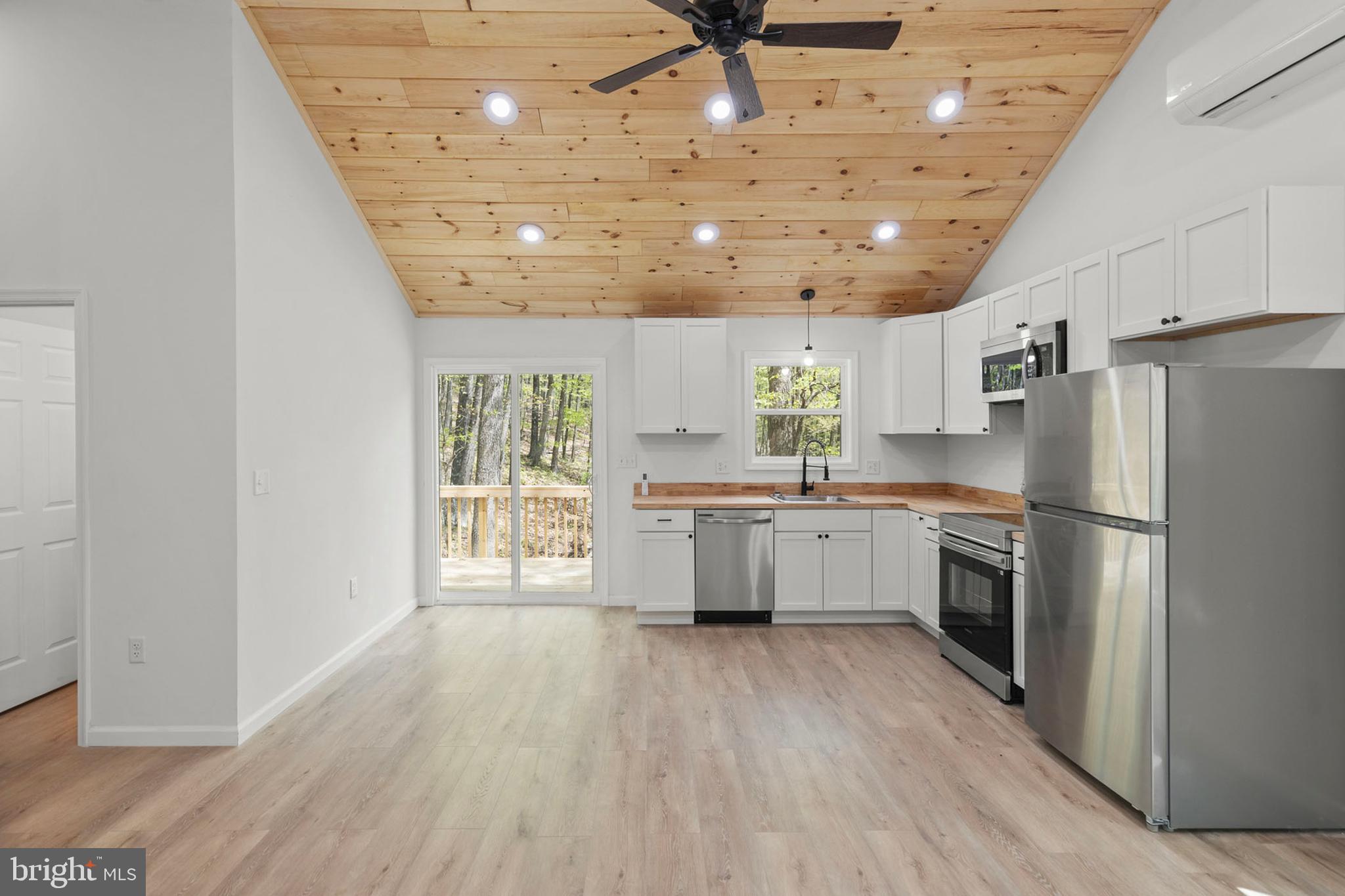 MOUNTAIN VIEW ESTATES - Residential