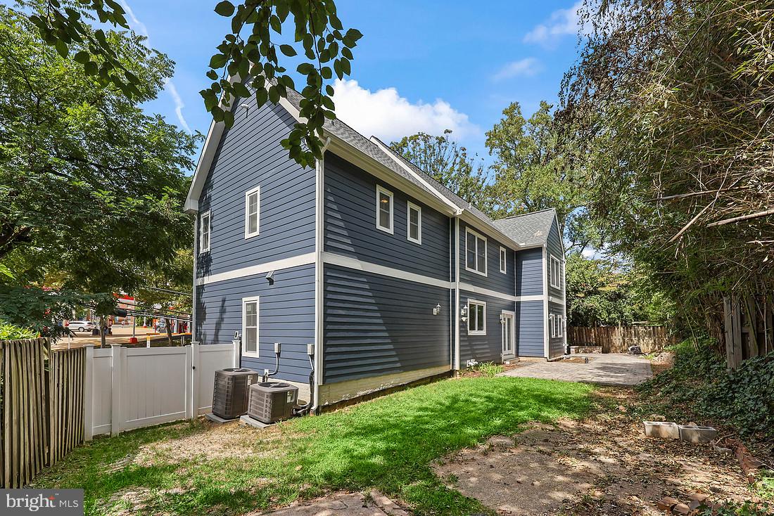 2115 MILITARY ROAD