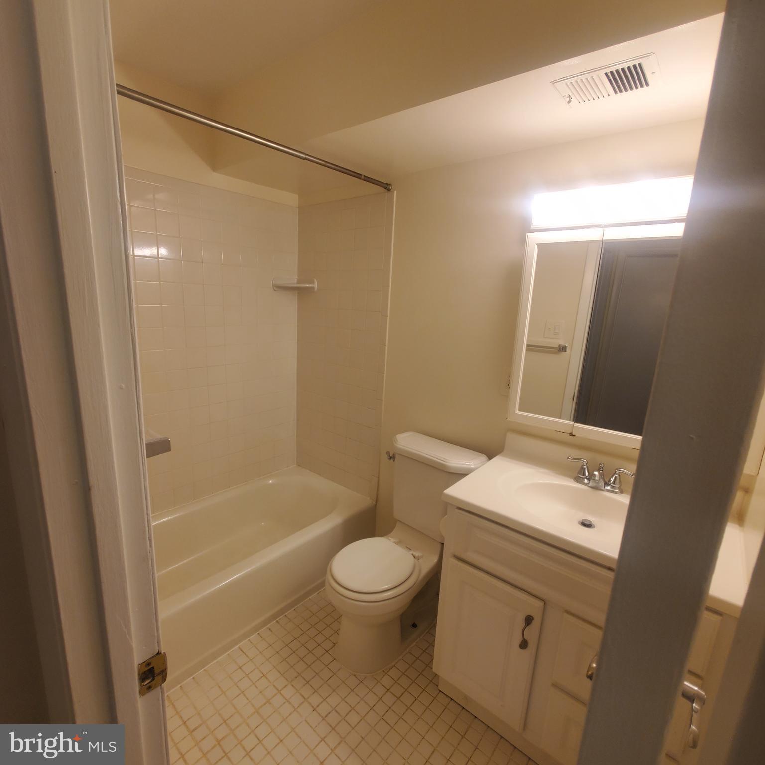 PINEWOOD PARK - Residential Lease