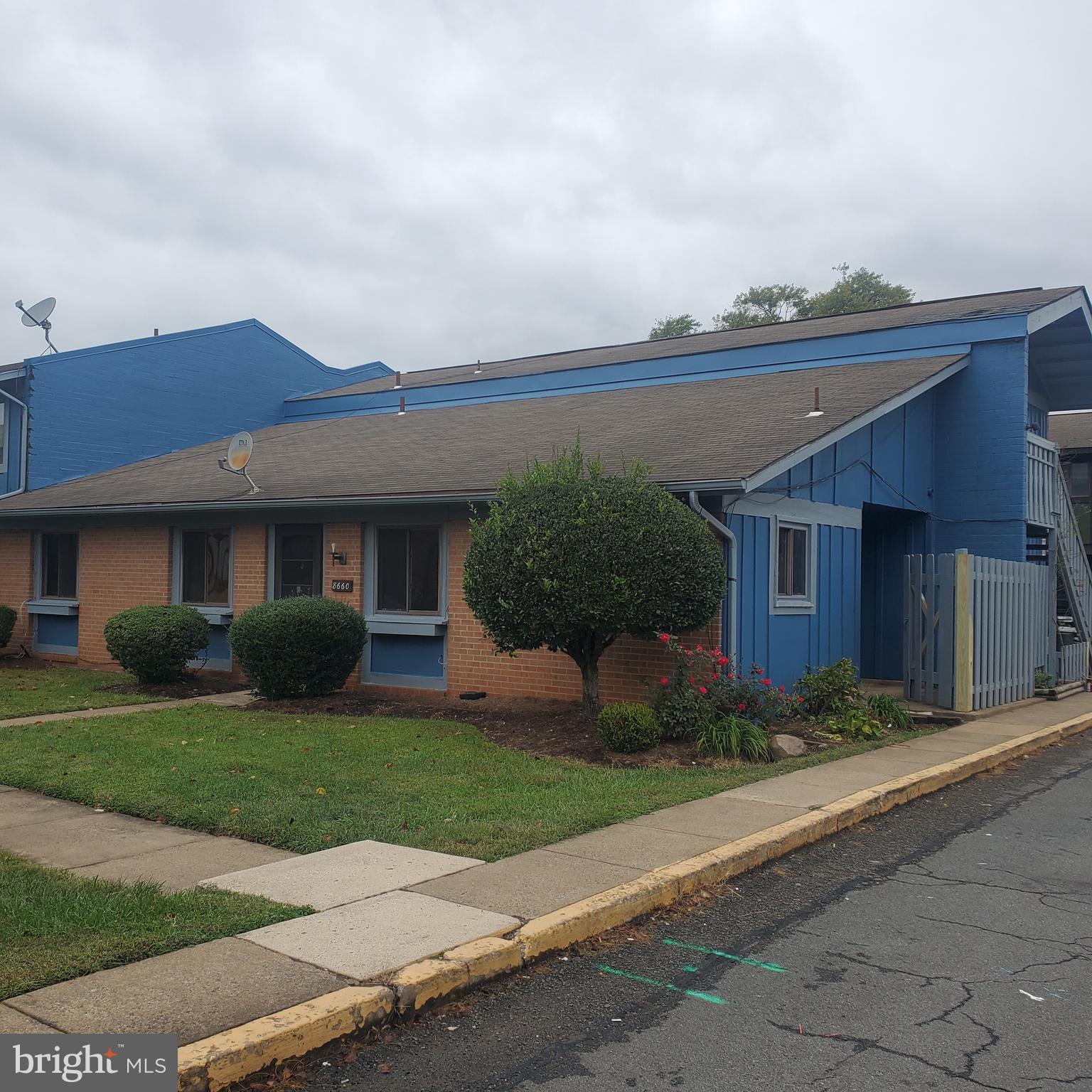 PINEWOOD PARK - Residential Lease