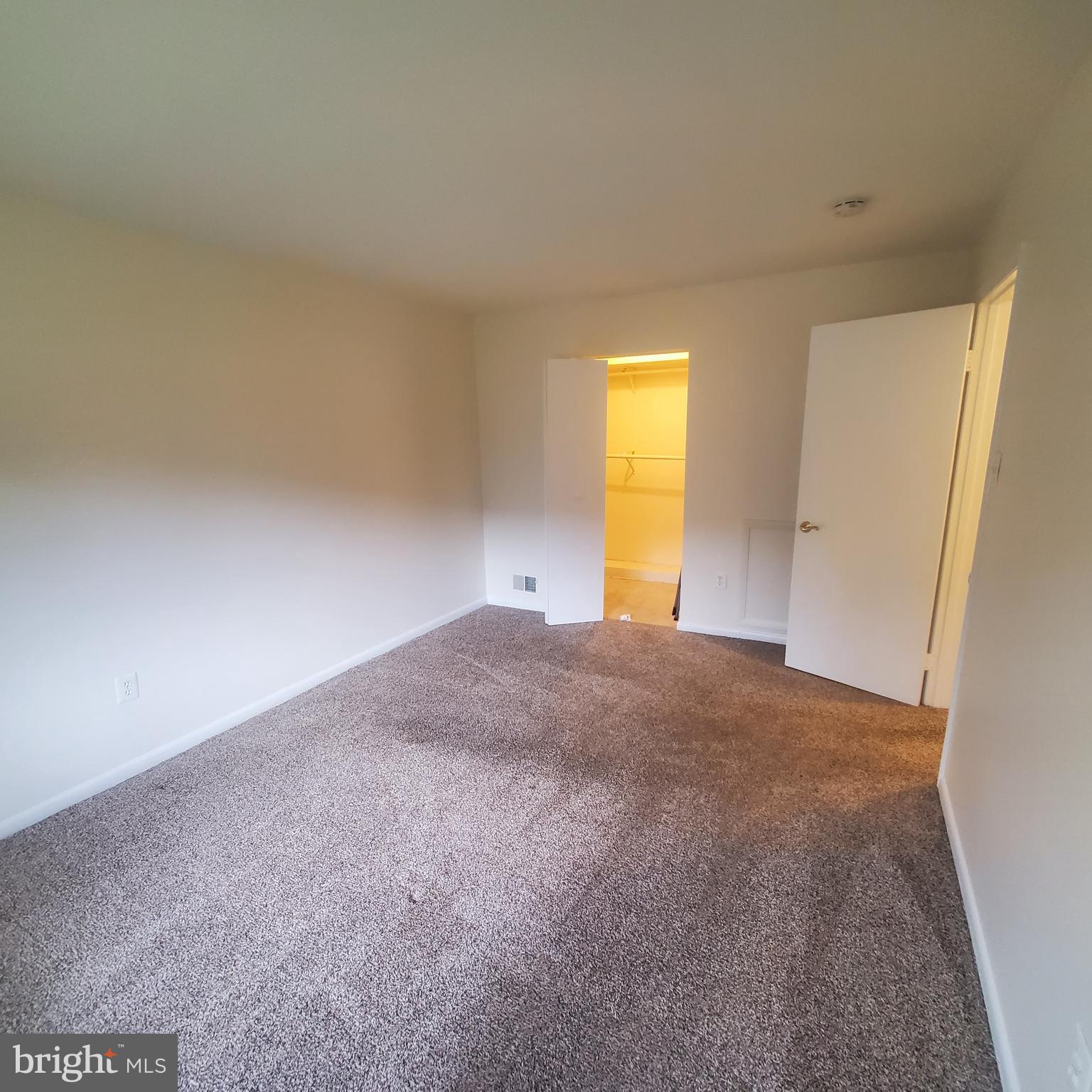 PINEWOOD PARK - Residential Lease