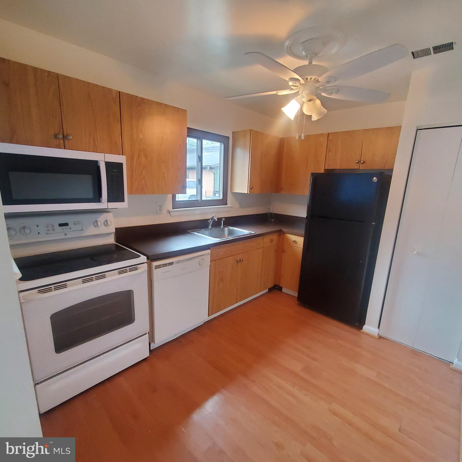 PINEWOOD PARK - Residential Lease