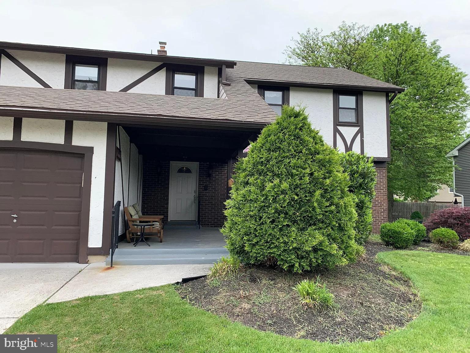 1613 MAYFLOWER LANE