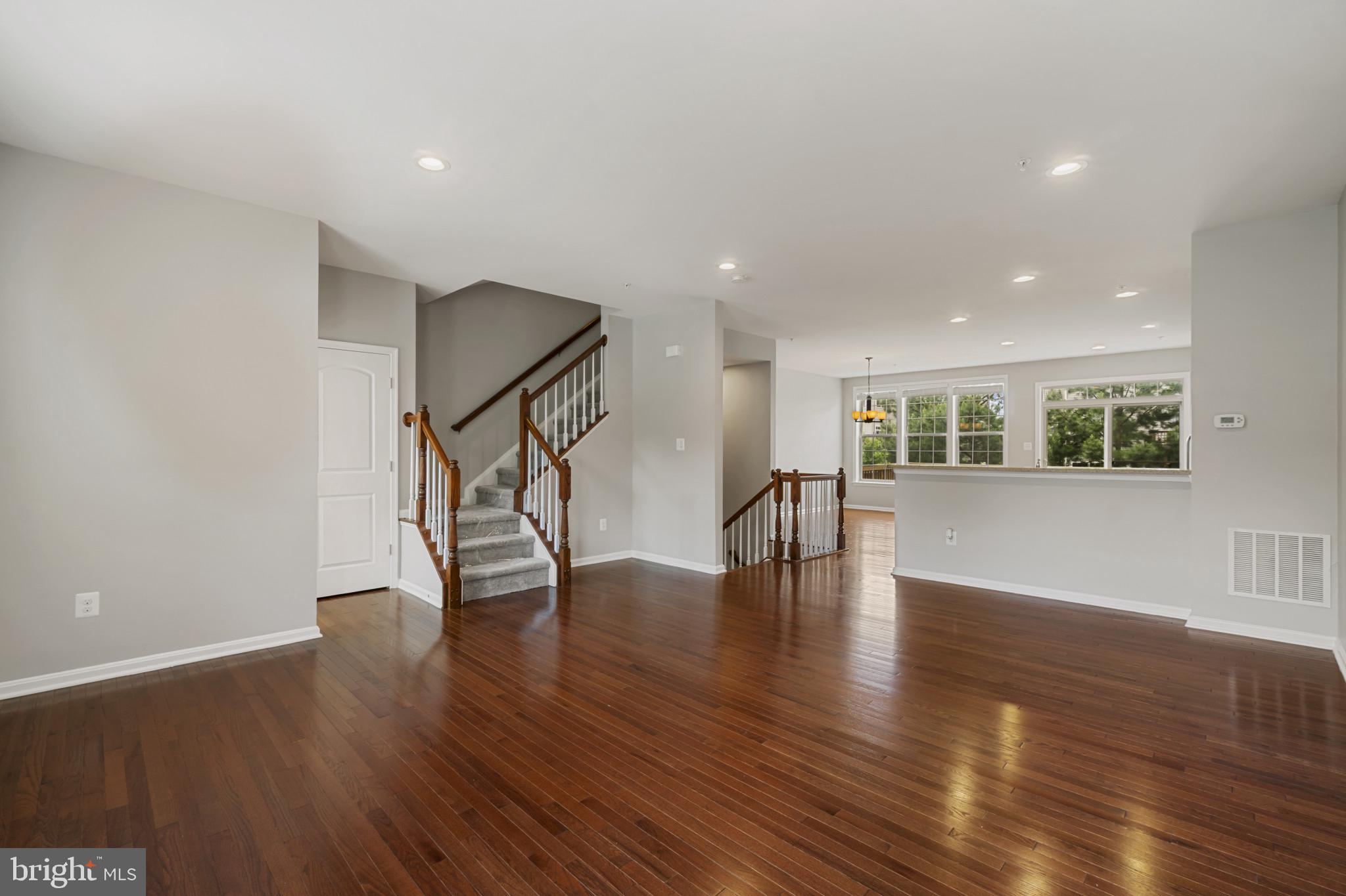 860 NANCY LYNN LANE
