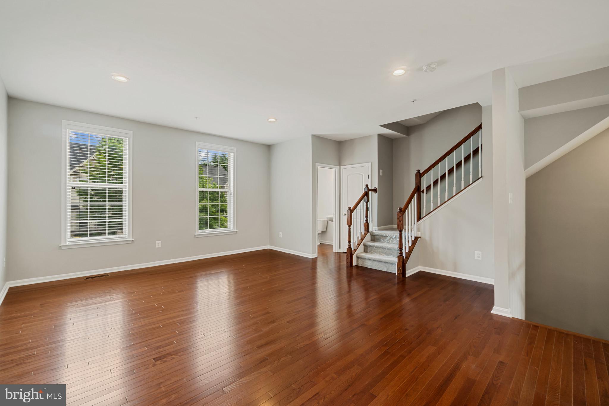 860 NANCY LYNN LANE