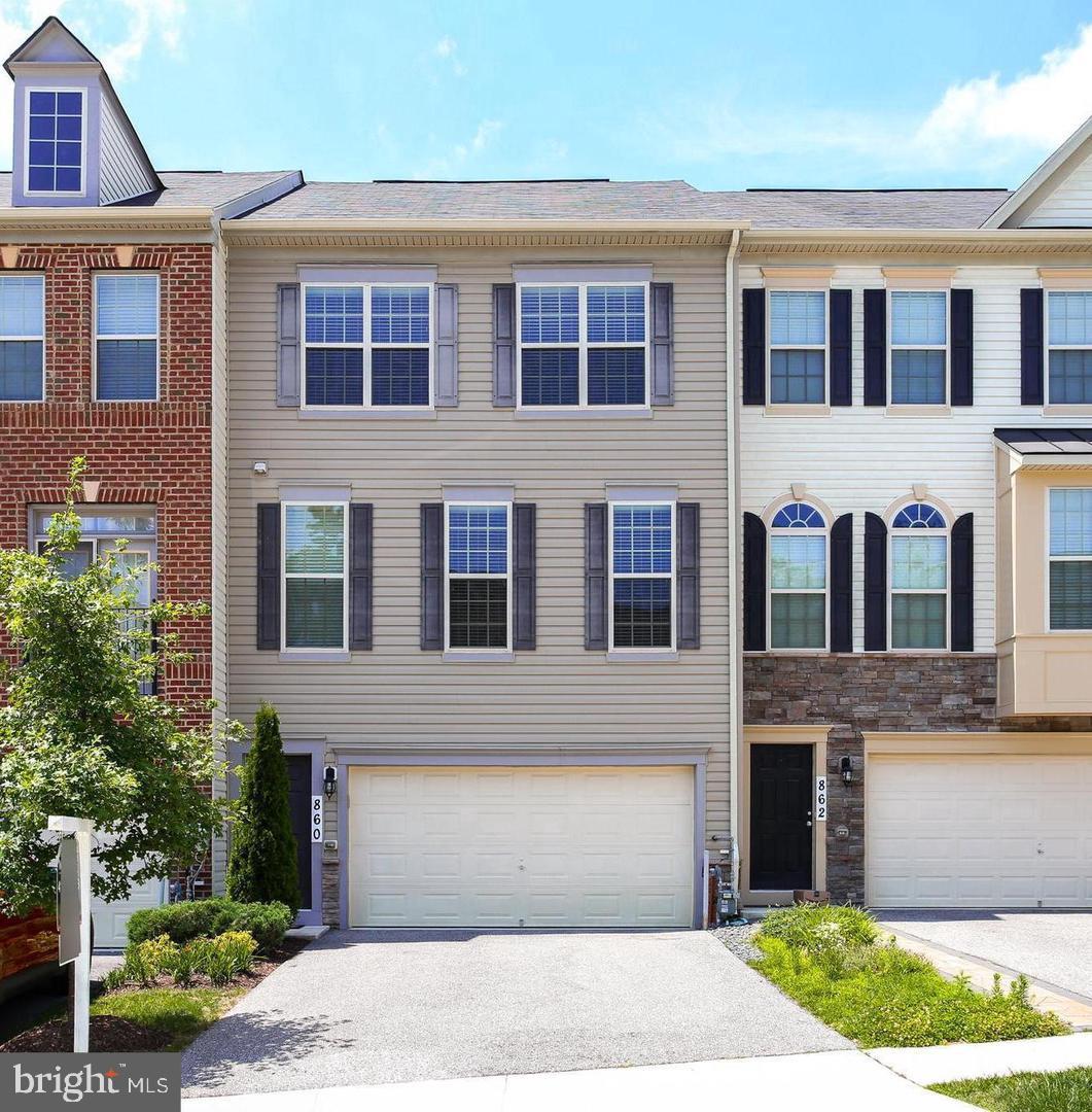 860 NANCY LYNN LANE