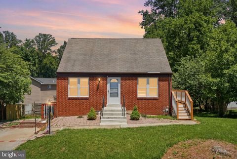 Photo of 5388 Shamus Court, WOODBRIDGE, VA 22193 (MLS # VAPW2121194)