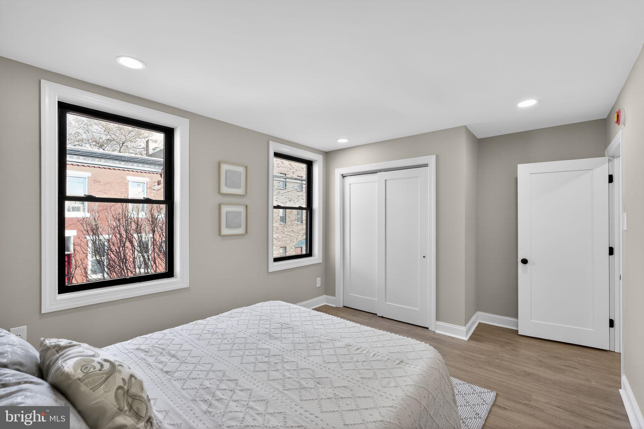 POINT BREEZE - Residential