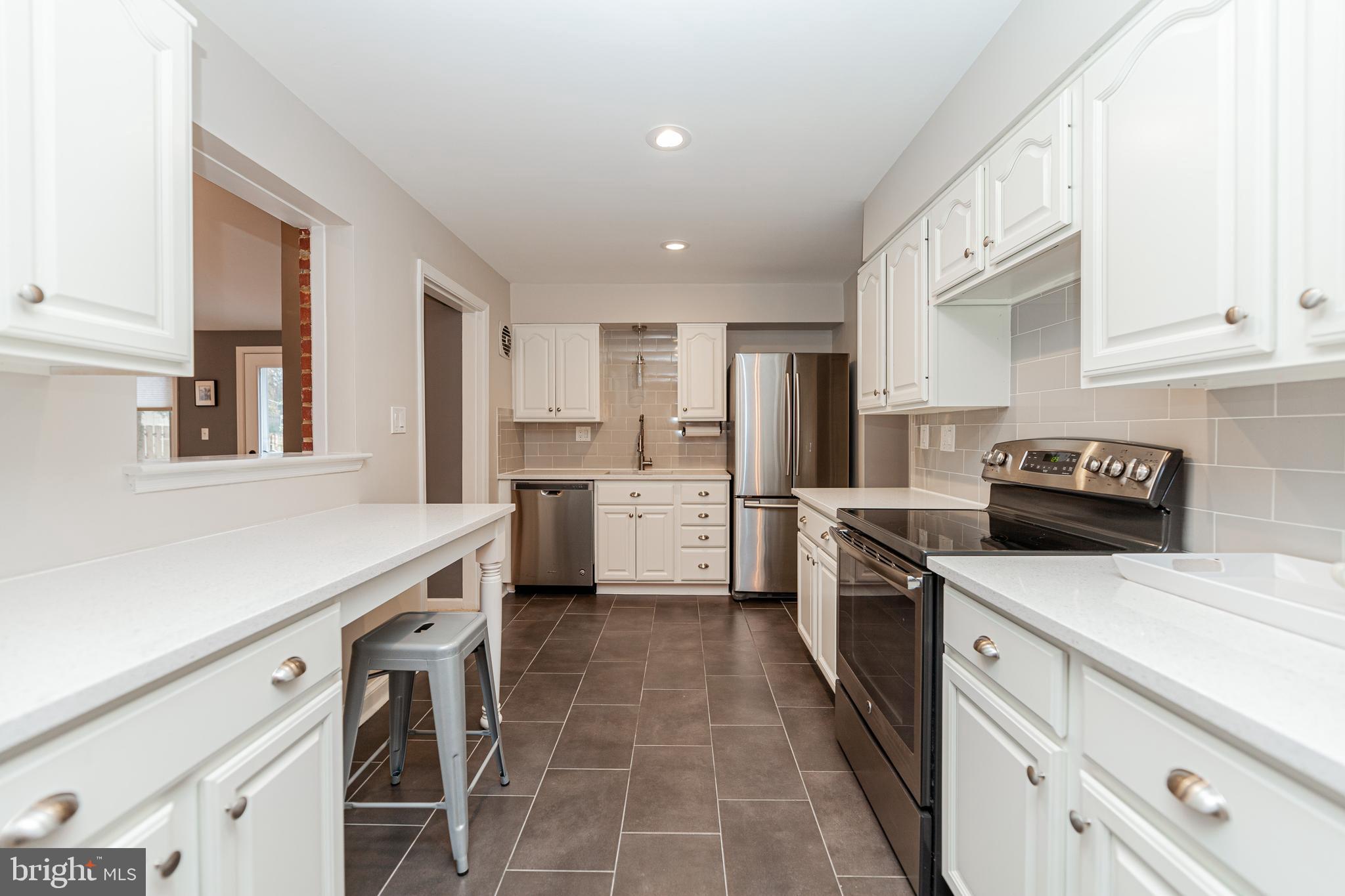 BROYHILL CREST - Residential