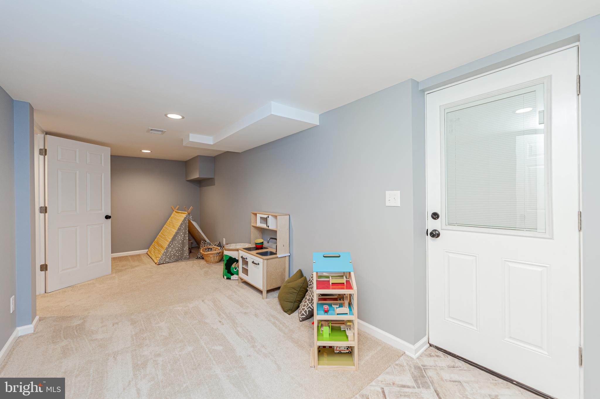 BROYHILL CREST - Residential