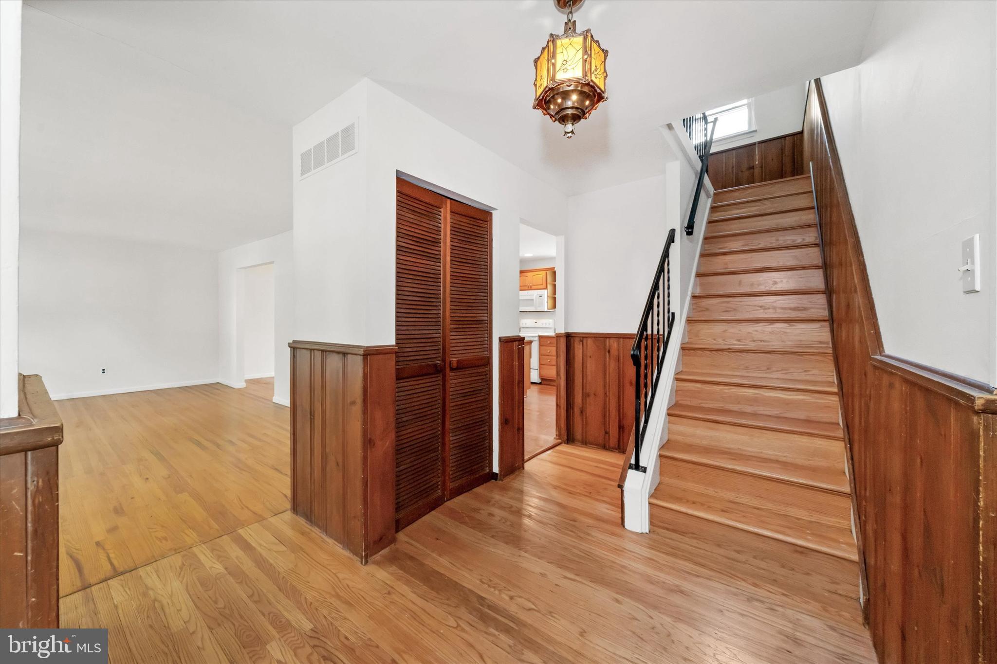 3347 ALTAMONT DRIVE