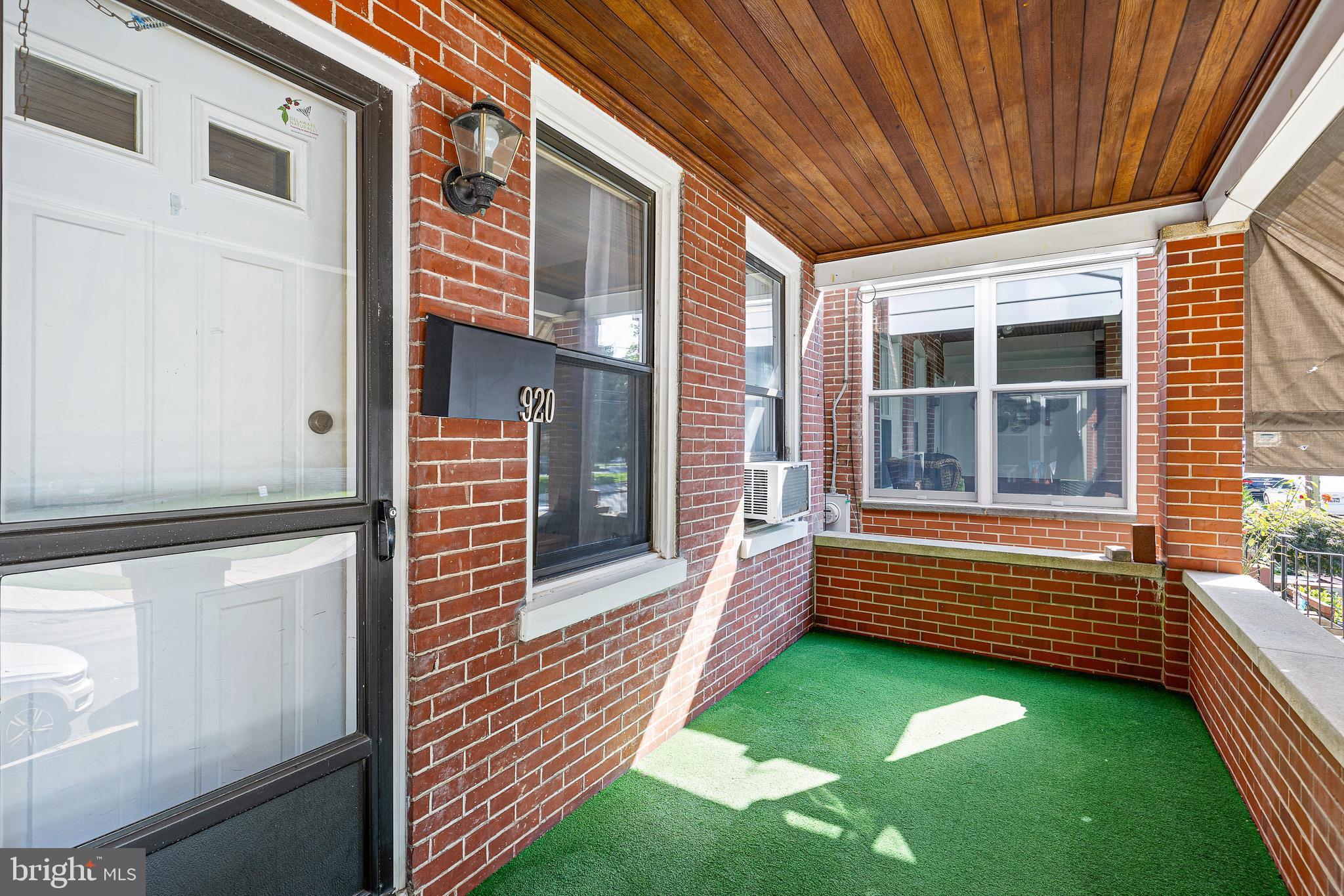 920 N DUPONT STREET