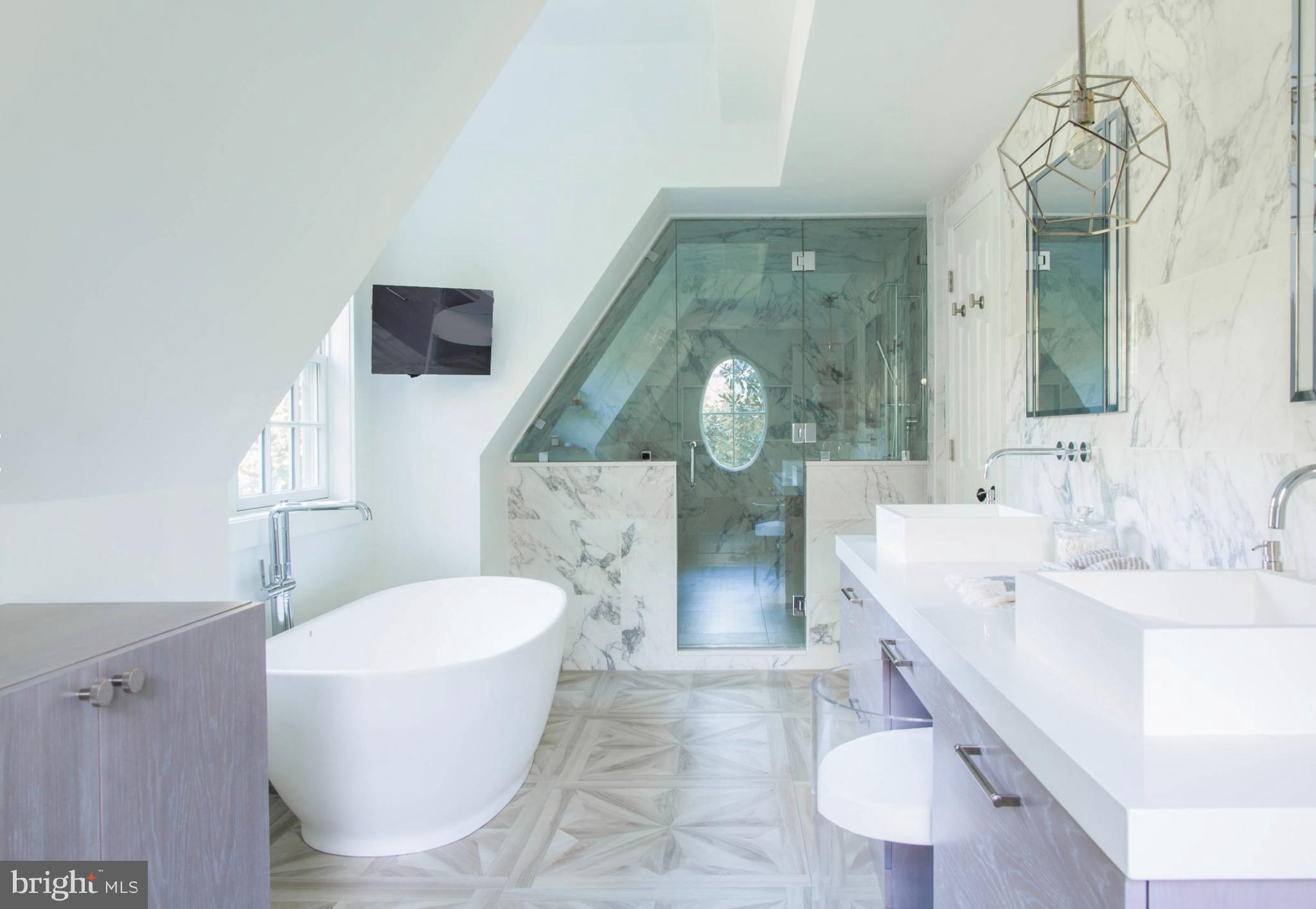 GLADWYNE - Residential