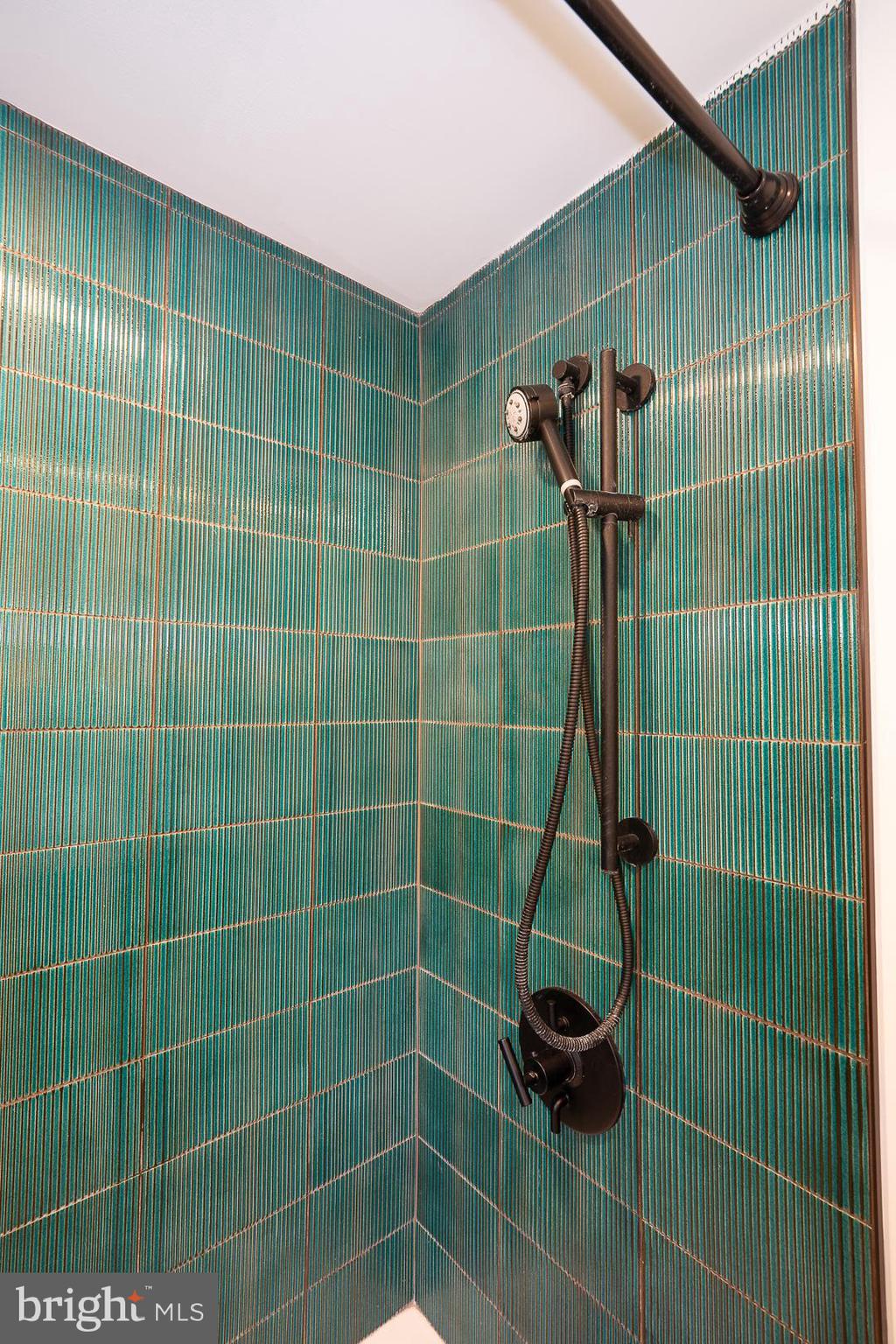 GLADWYNE - Residential