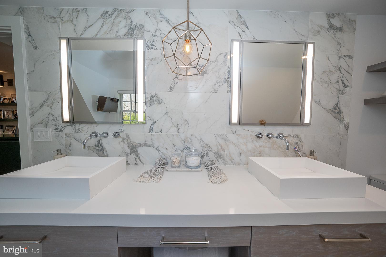 GLADWYNE - Residential