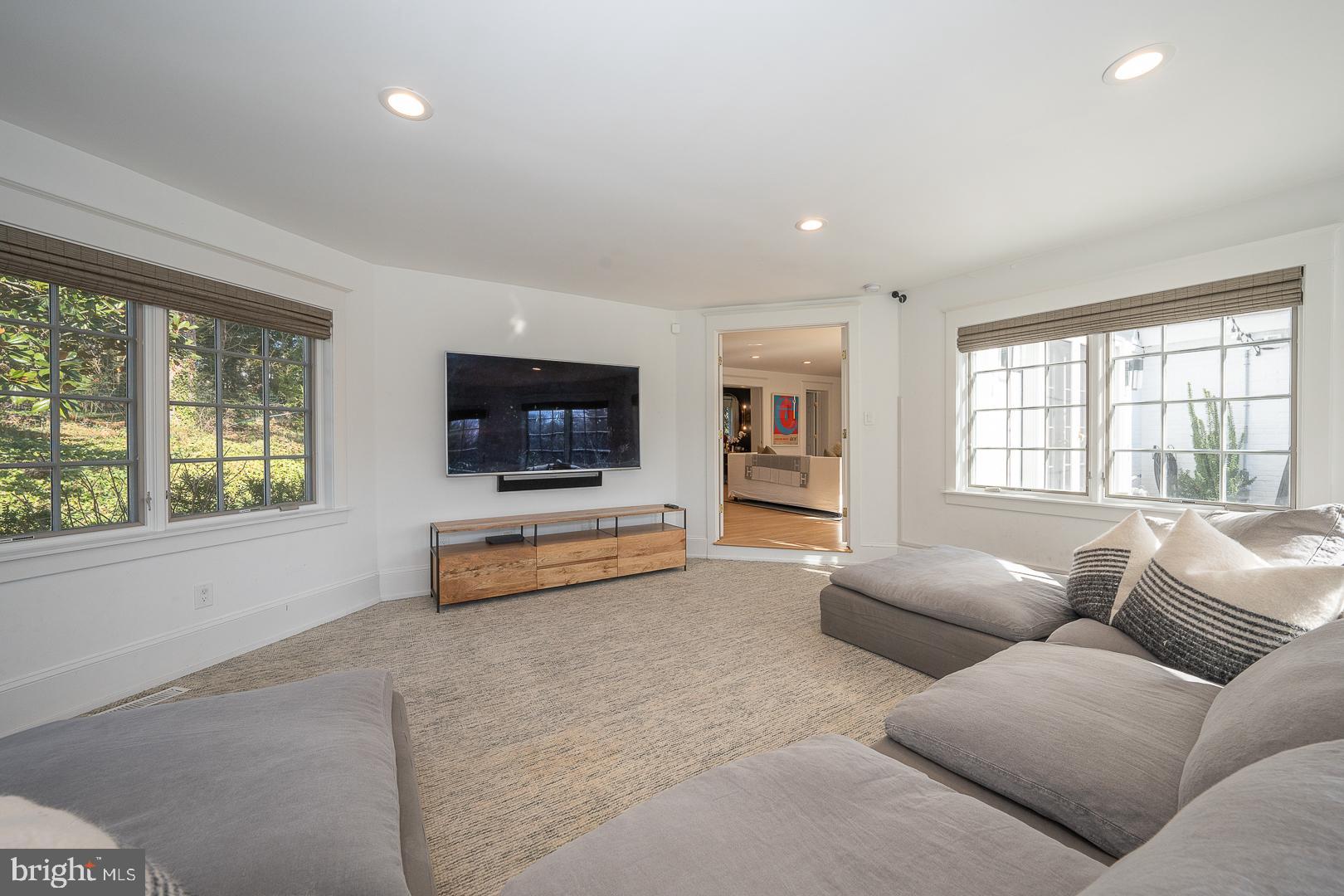 GLADWYNE - Residential