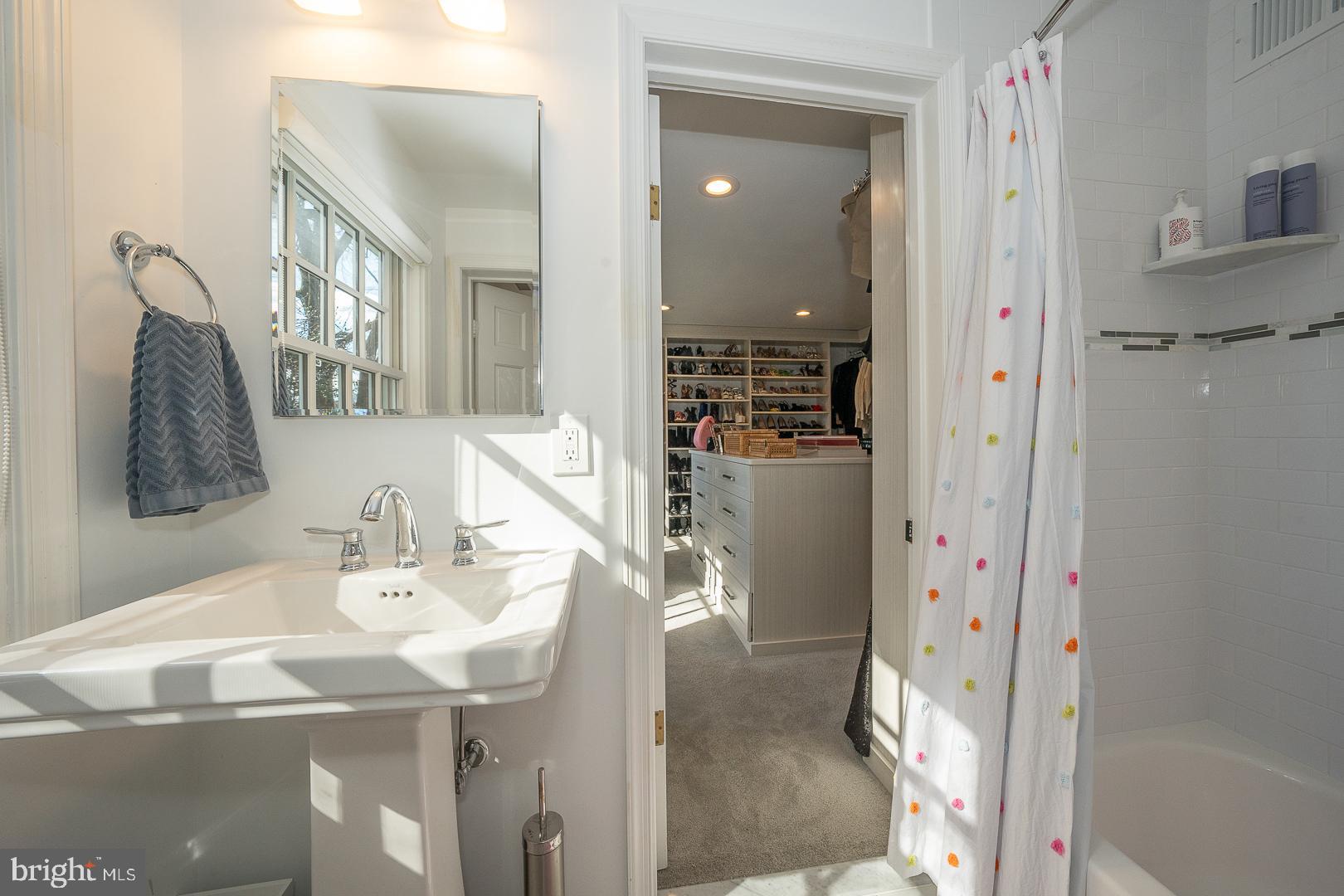 GLADWYNE - Residential