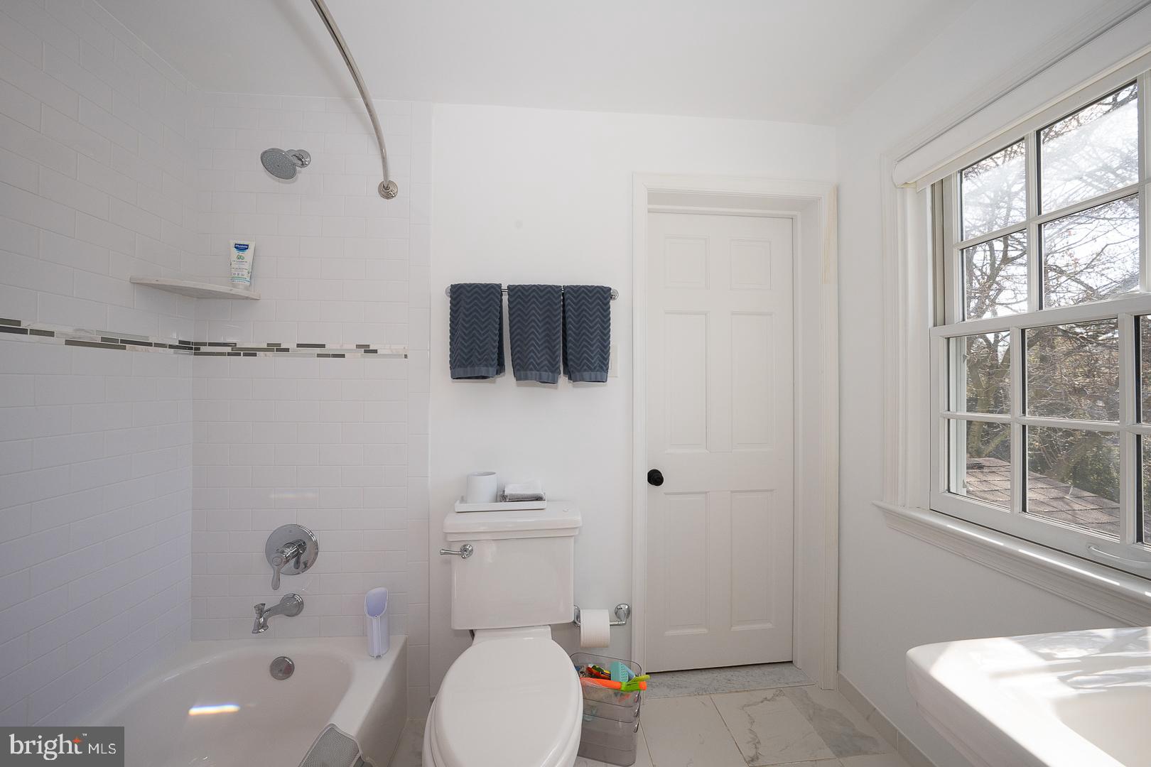 GLADWYNE - Residential