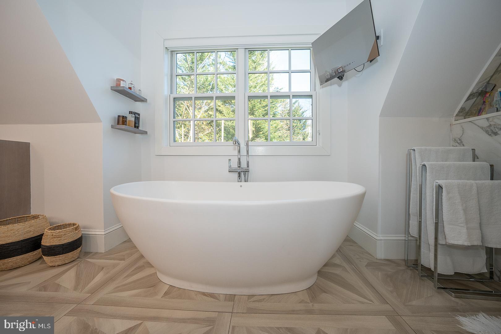 GLADWYNE - Residential