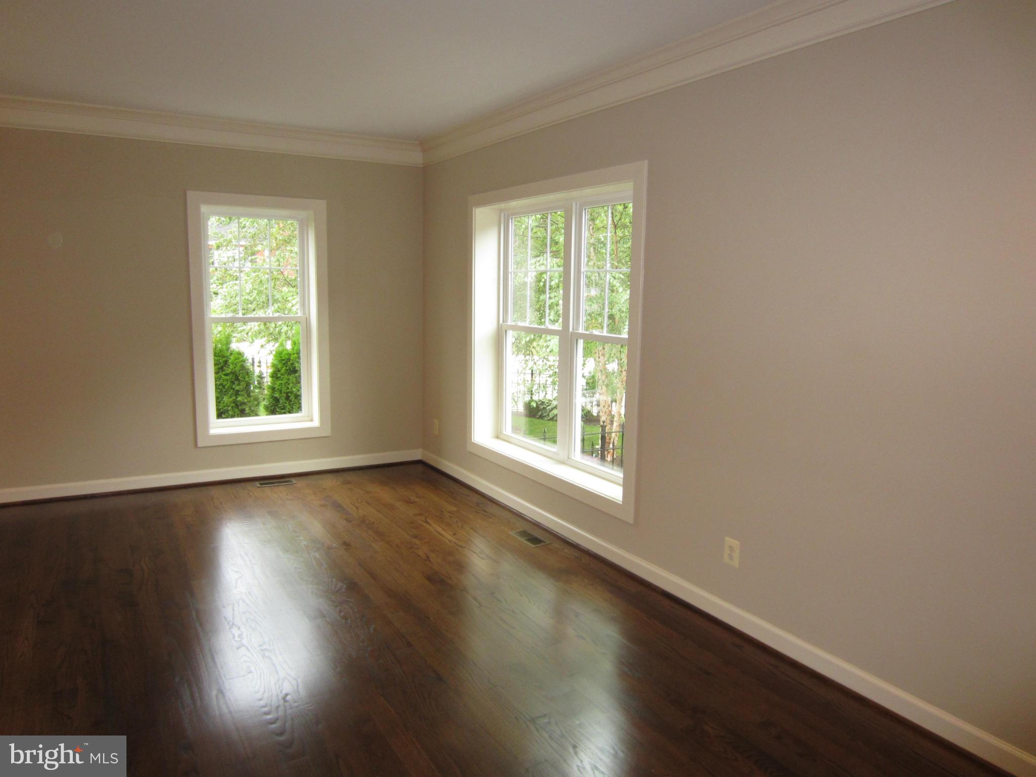 ROSEMONT PARK - Residential