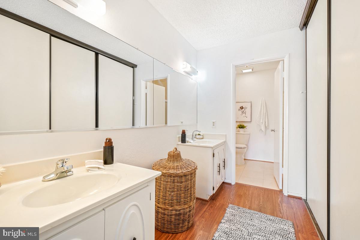 LEISURE WORLD - Residential