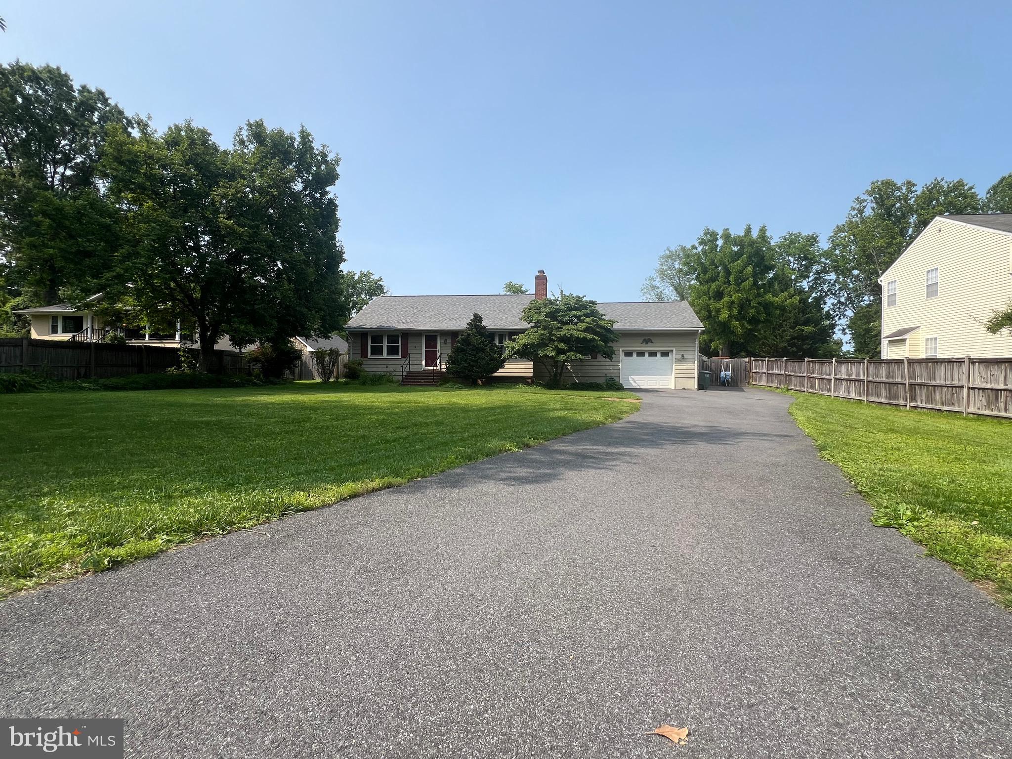 FAIRFAX ACRES - Residential Lease