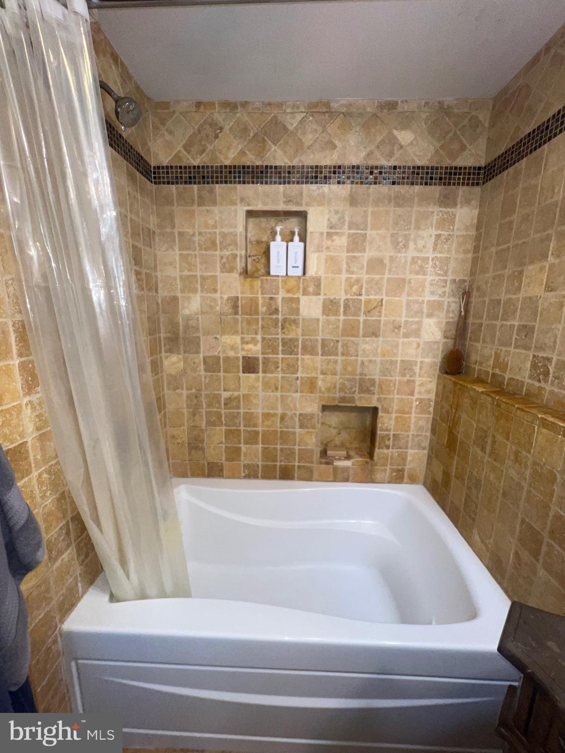 FAIRFAX ACRES - Residential Lease