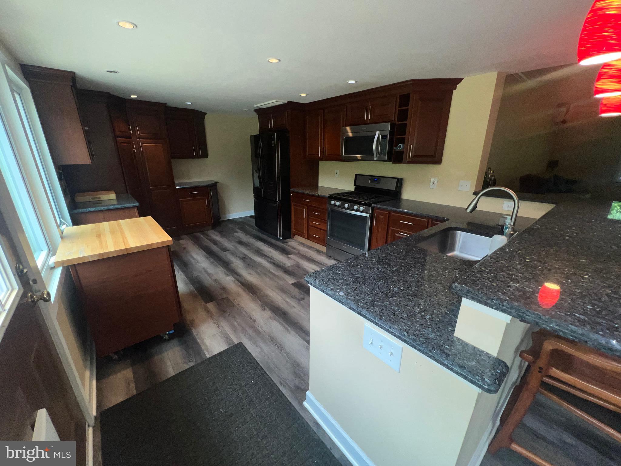 FAIRFAX ACRES - Residential Lease