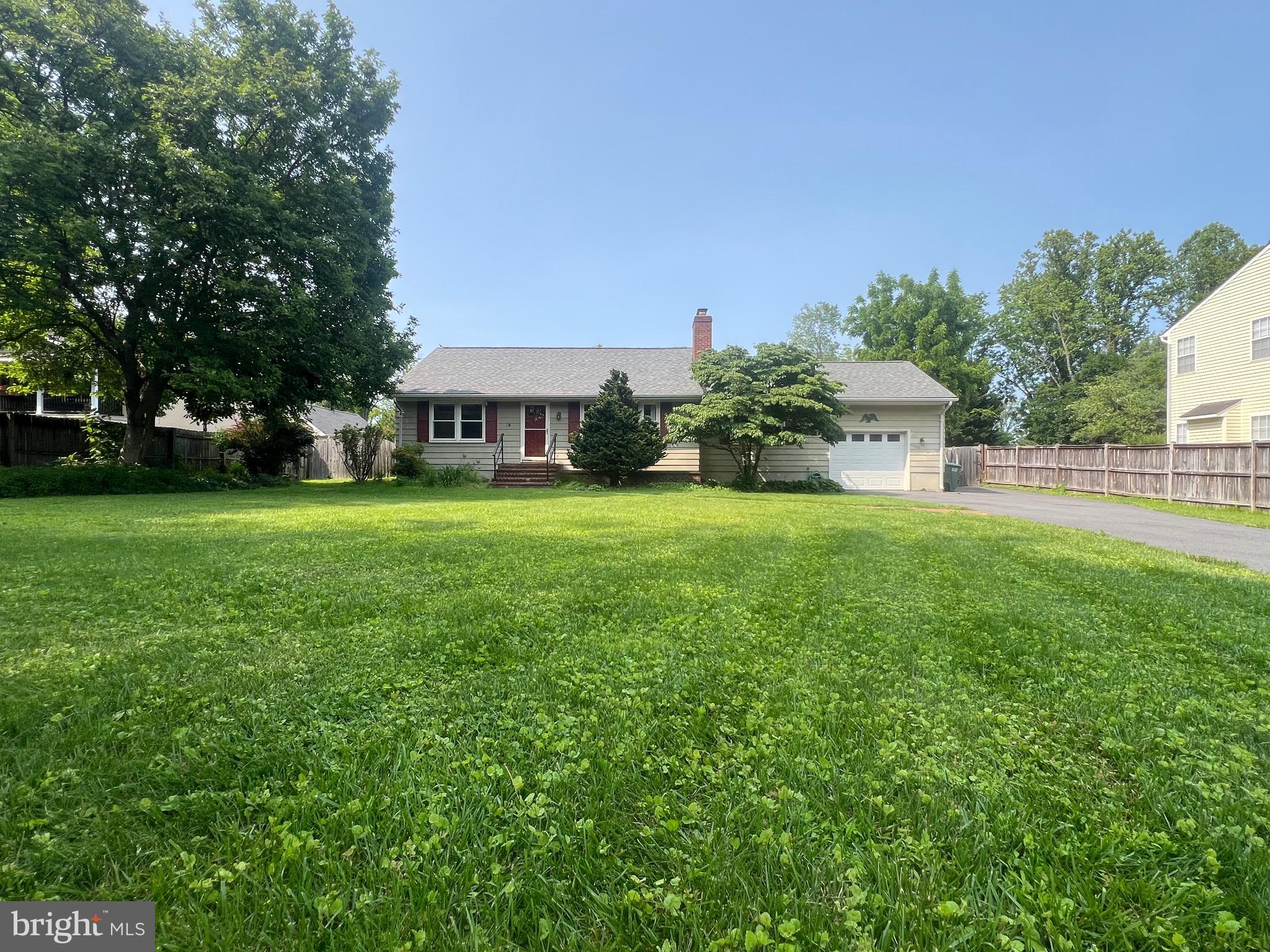 FAIRFAX ACRES - Residential Lease