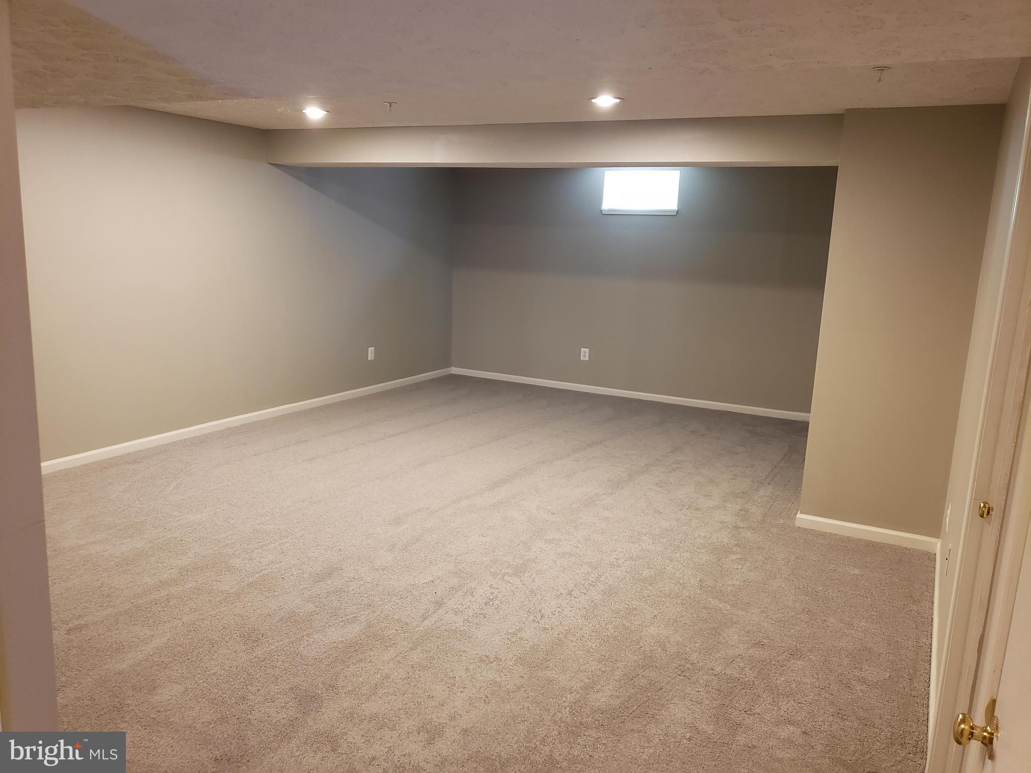 VILLAGES OF CROSS CREEK - Residential Lease